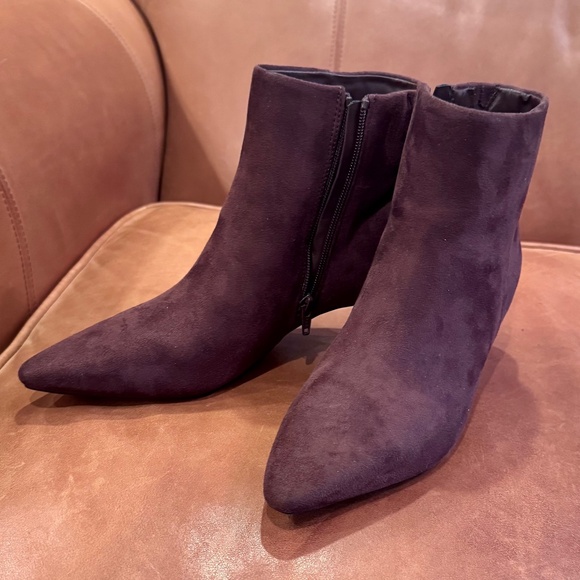 ⭐️ NWOT ⭐️ Universal Thread Suede Kitten Heel Brown Boots size 8 - Picture 8 of 9